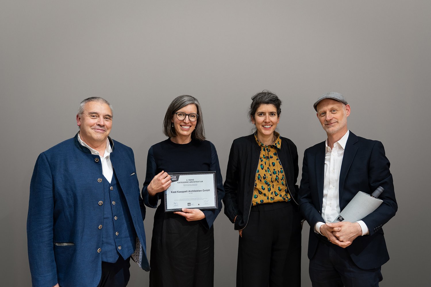 7.Mai 2025: Auszeichnung von Pro Naturstein "SUPERHINK 2025" für das Parkcafé Kleine Schanze in Bern. (1_KKA_Gewinner Team Schanze.jpg)